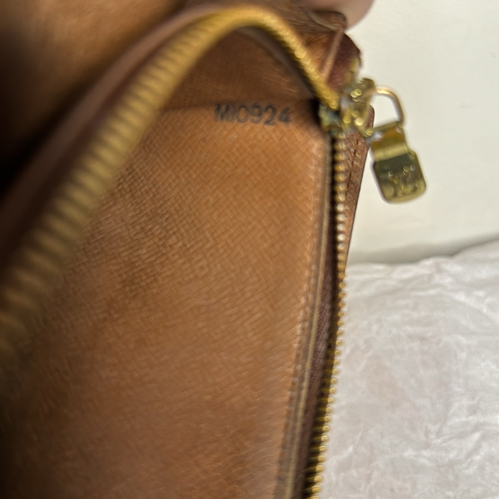 1994 Louis Vuitton Sarah Monogram Wallet - Vintage - Picture 8 of 10